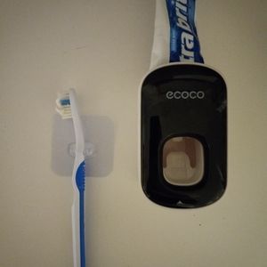 ECOCO AUTOMATED TOOTHPASTE DISPENSER